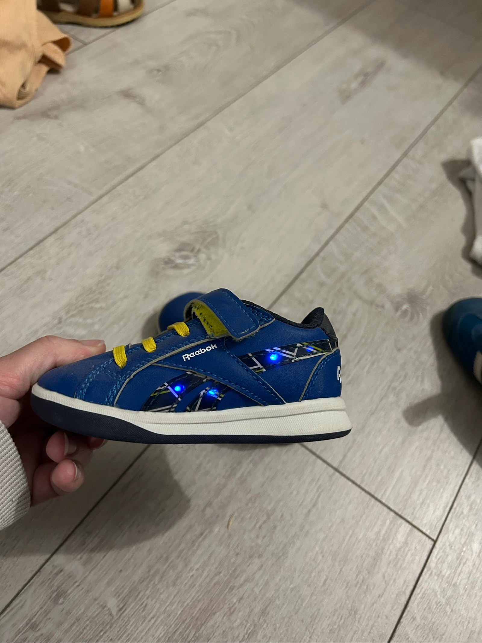 Reebok Basket Size 20 – photo 3